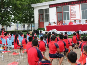 海通慈善基金會(huì)臨沂市崮崖、沙地小學(xué)助學(xué)活動(dòng)順利舉行